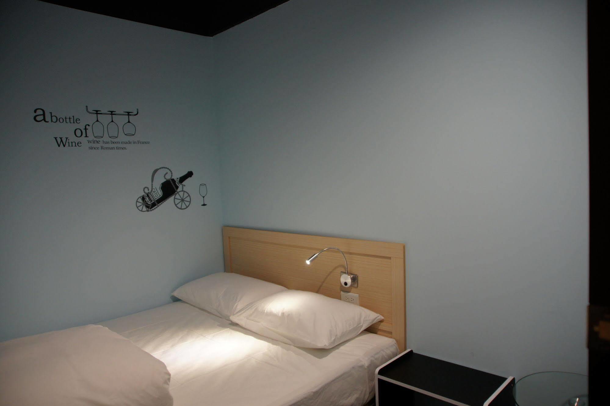 Park Hostel *